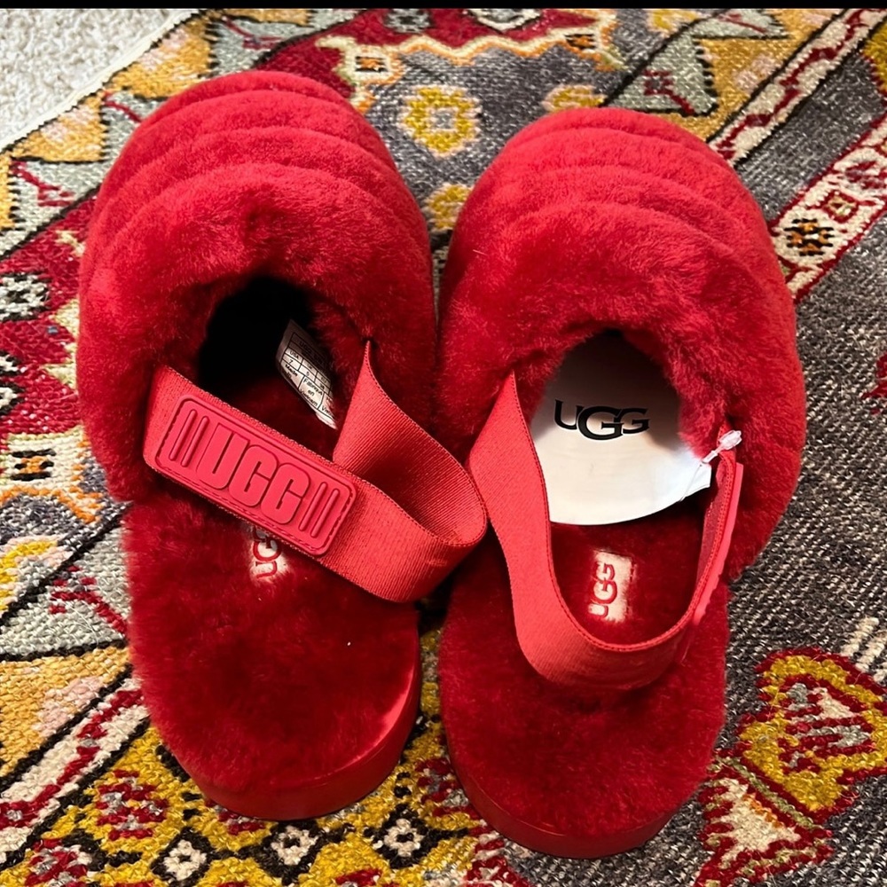 Ugg Fluffy - image 1